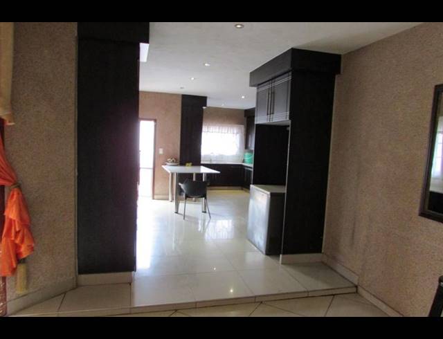 6 BEDROOM HOUSE FOR SALE IN WHITE RIVER EXT 18